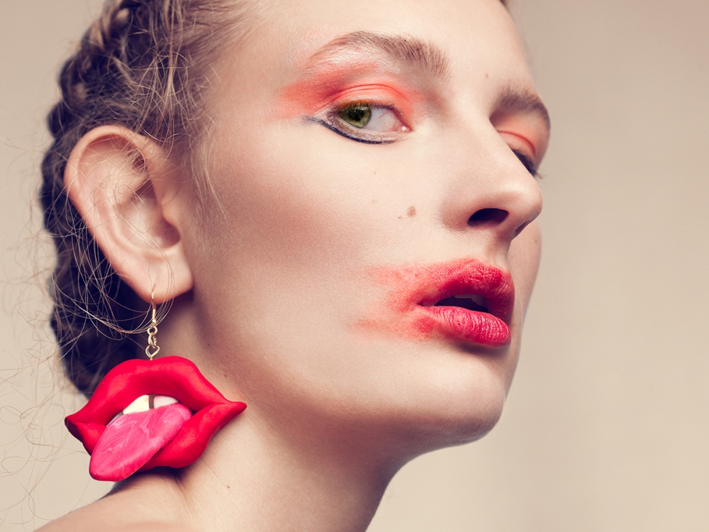 Bling Bling – Lewis Magazine BLING BLING – LEWIS MAGAZINE
